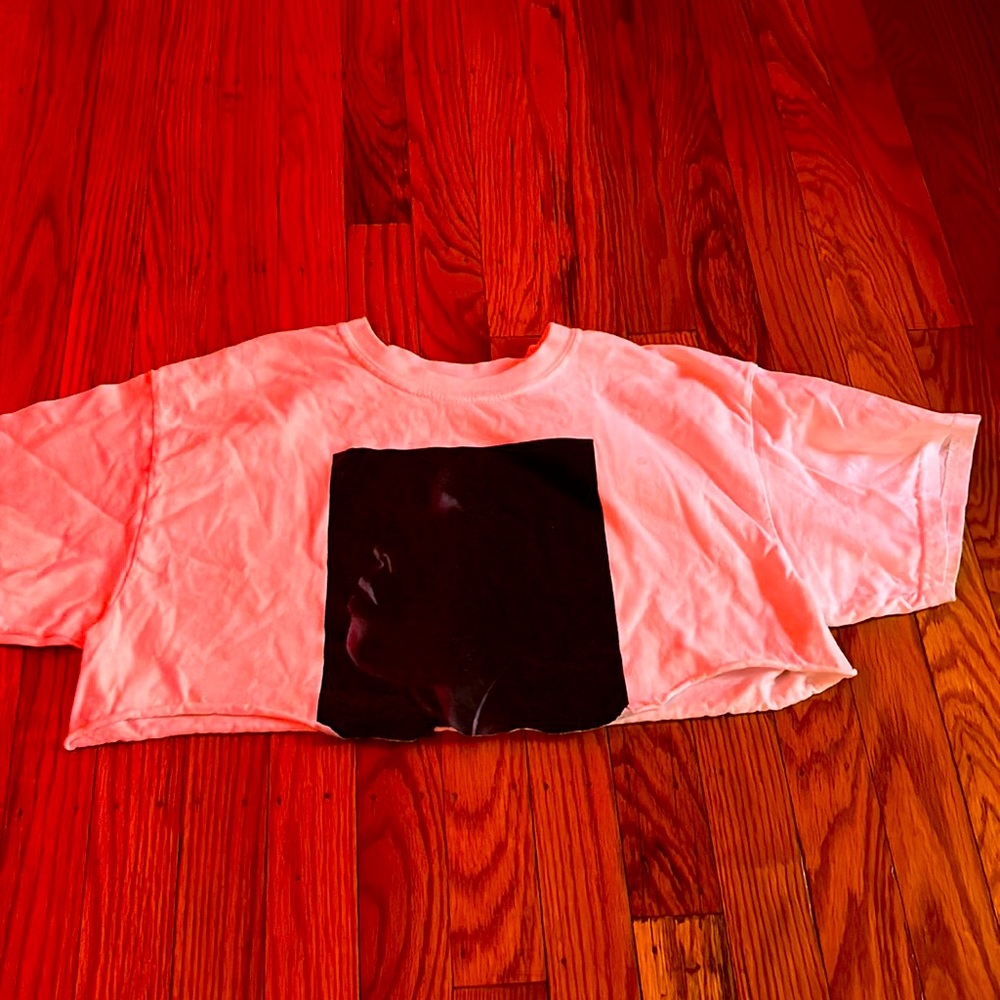 cute cropped H.E.R tee